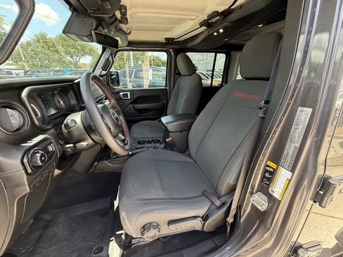 Used 2024 Jeep Wrangler Unlimited Rubicon w/ Technology Group AWD/4WD image 26
