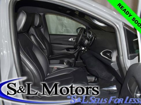 Used 2025 Chrysler Pacifica Select FWD image 25