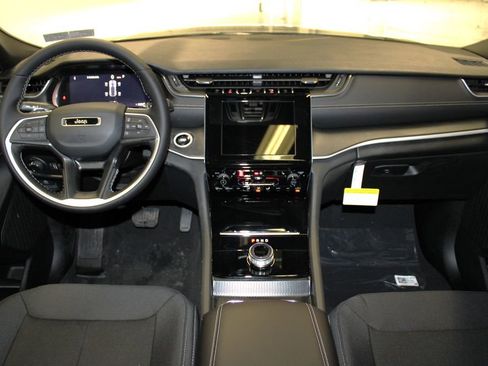 New 2026 Jeep Grand Cherokee Laredo image 9