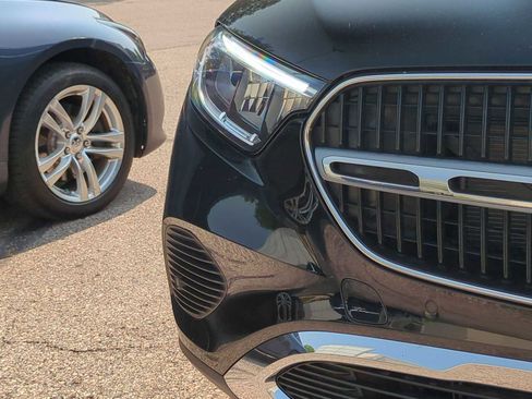 Used 2025 Mercedes-Benz GLC 300 4MATIC image 11