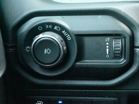 Used 2025 Jeep Wrangler Unlimited Sahara w/ Safety Group AWD/4WD image 27