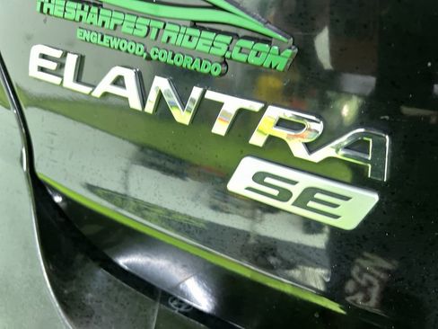 Used 2018 Hyundai Elantra SE FWD image 12
