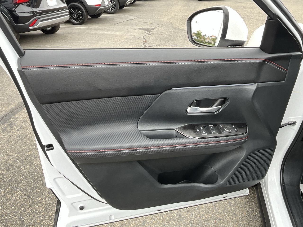 Used 2025 Nissan Kicks SR AWD/4WD image 19