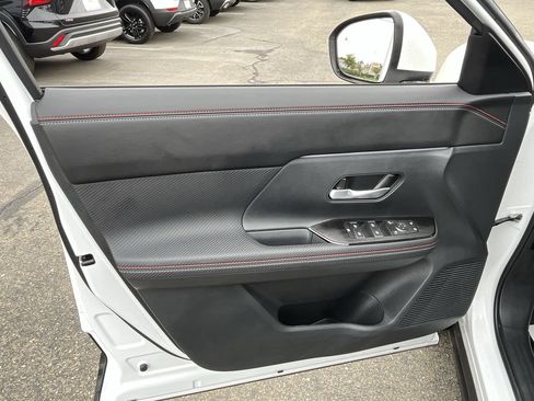 Used 2025 Nissan Kicks SR AWD/4WD image 19