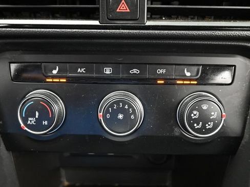 Used 2022 Volkswagen Taos SE AWD/4WD image 14