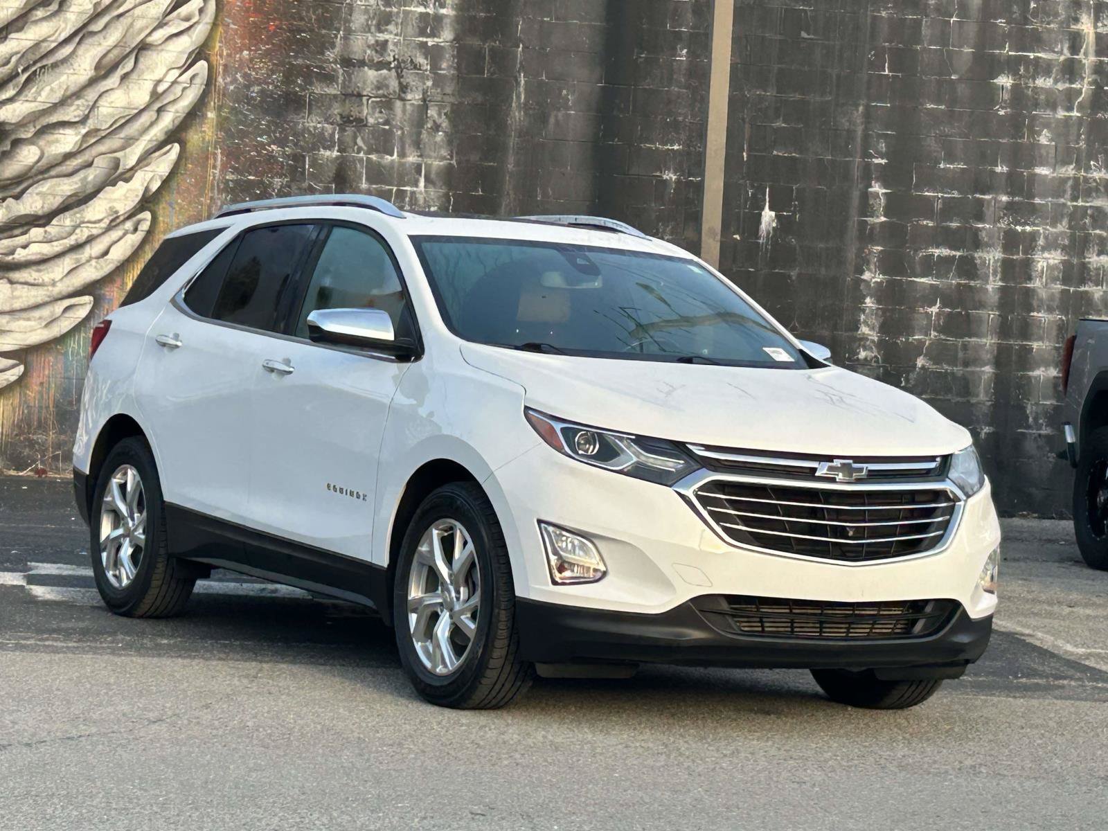 Used 2020 Chevrolet Equinox Premier FWD image 1