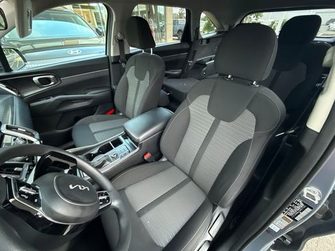 Used 2023 Kia Sorento LX FWD image 8