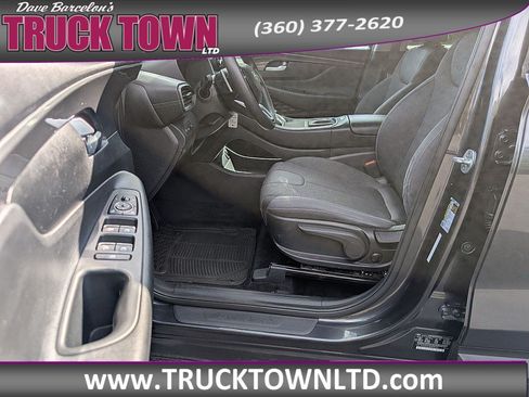 Used 2021 Hyundai Santa Fe SE FWD image 9