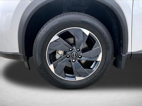Used 2024 Nissan Rogue SV FWD image 10