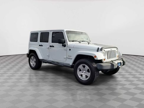 Used 2012 Jeep Wrangler Unlimited Sahara w/ Connectivity Group image 2