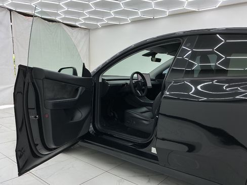 Used 2021 Tesla Model Y Long Range AWD/4WD image 16