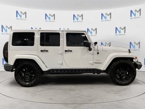 Used 2015 Jeep Wrangler Unlimited Sahara w/ Connectivity Group AWD/4WD image 6