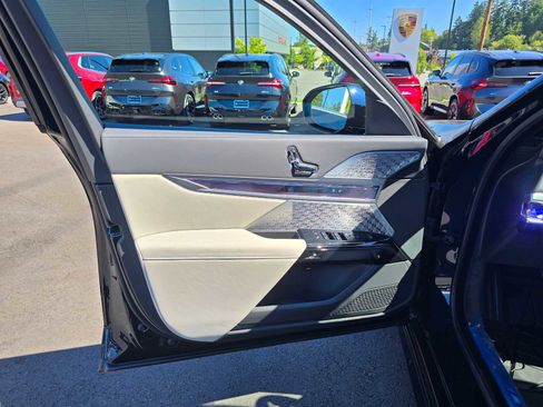 New 2025 BMW 750e xDrive w/ Executive Package image 20