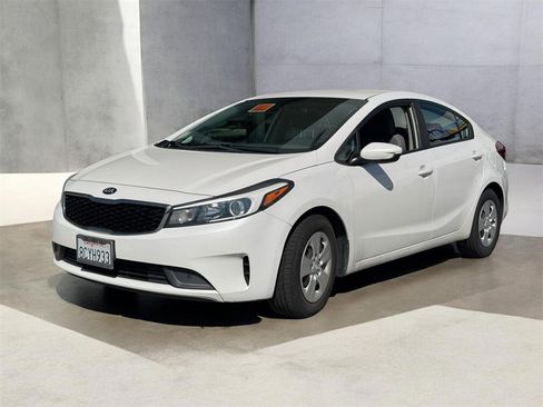 Used 2018 Kia Forte LX w/ LX Popular Package image 2