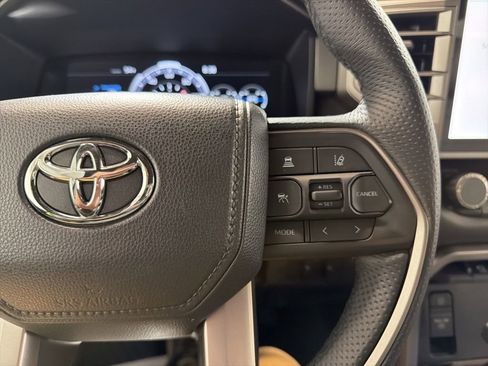 Used 2025 Toyota Tundra Limited AWD/4WD image 25