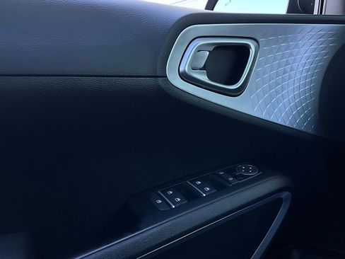 Used 2025 Kia Soul LX w/ LX Technology Package image 19