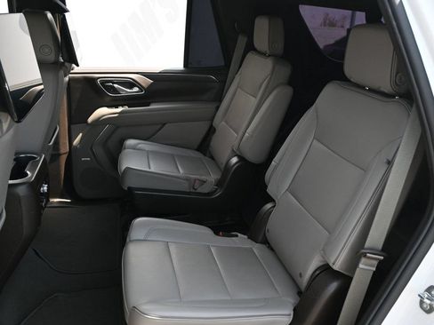 Used 2023 GMC Yukon SLT RWD image 17