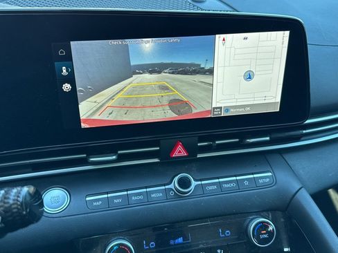 Used 2023 Hyundai Elantra SEL w/ Convenience Package image 12