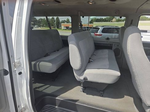 Used 2006 Ford E-350 and Econoline 350 XLT RWD image 12
