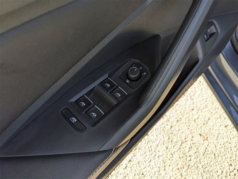 Certified 2025 Volkswagen Jetta Sport image 18