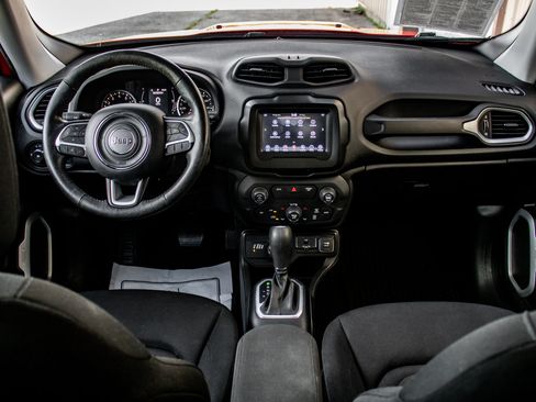Used 2020 Jeep Renegade Latitude w/ Cold Weather Group AWD/4WD image 23