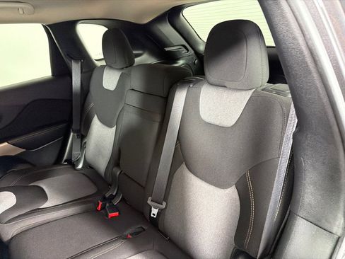 Used 2018 Jeep Cherokee Latitude image 20