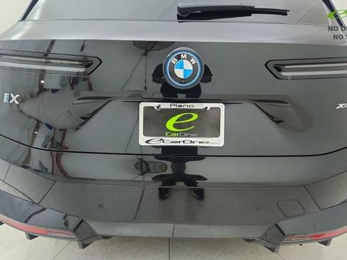 Used 2024 BMW iX xDrive50 w/ Sport Package AWD/4WD image 11