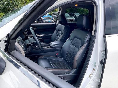 Used 2023 Nissan Pathfinder Platinum w/ Cargo Package AWD/4WD image 9