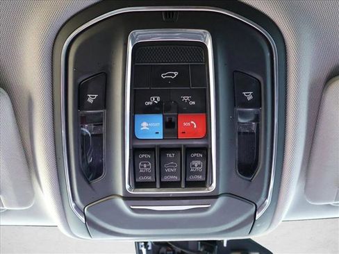 Used 2022 Jeep Grand Cherokee Limited AWD/4WD image 21