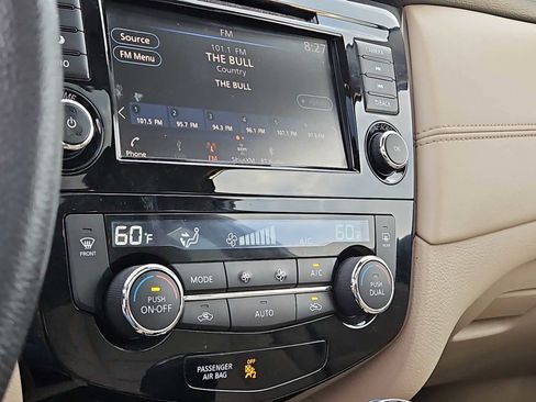 Used 2019 Nissan Rogue SL w/ Premium Package image 24