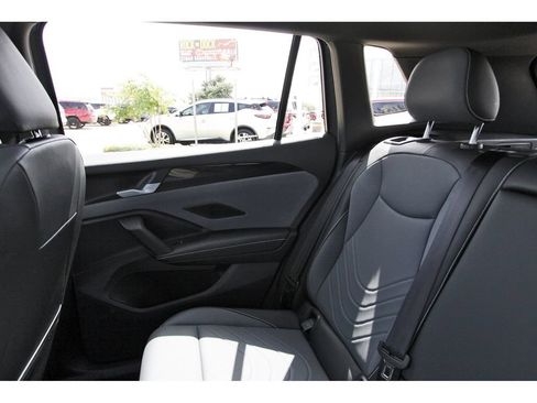 Used 2025 Volkswagen Tiguan SE R-Line AWD/4WD image 10