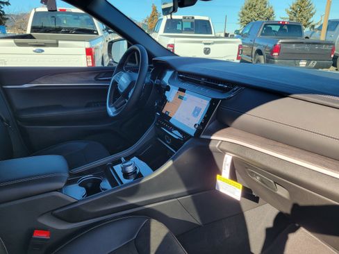 New 2026 Jeep Grand Cherokee Altitude image 22