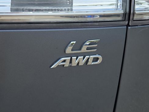 Used 2022 Toyota Corolla Cross LE AWD/4WD image 30