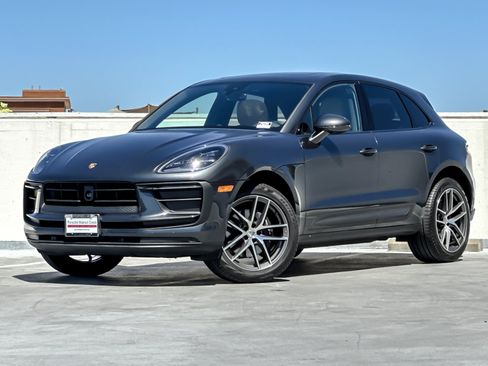 Certified 2026 Porsche Macan AWD/4WD image 1