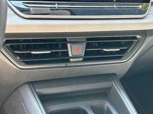 Certified 2025 Volkswagen Tiguan SE FWD image 36