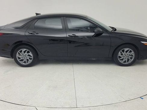 Used 2024 Hyundai Elantra SEL FWD image 8