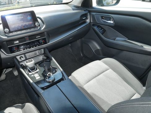 Used 2025 Nissan Rogue SV AWD/4WD image 11