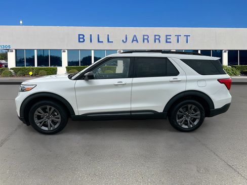 Certified 2023 Ford Explorer XLT w/ Equipment Group 202A RWD image 4