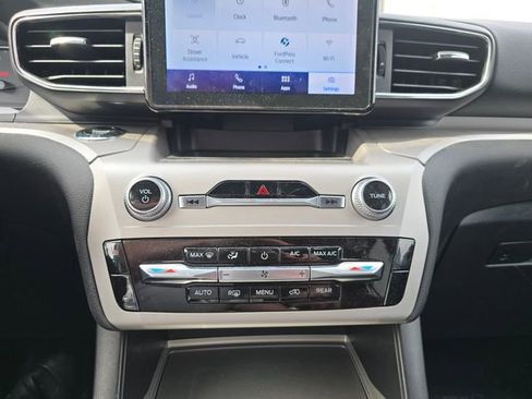 Used 2023 Ford Explorer XLT w/ Equipment Group 202A image 17