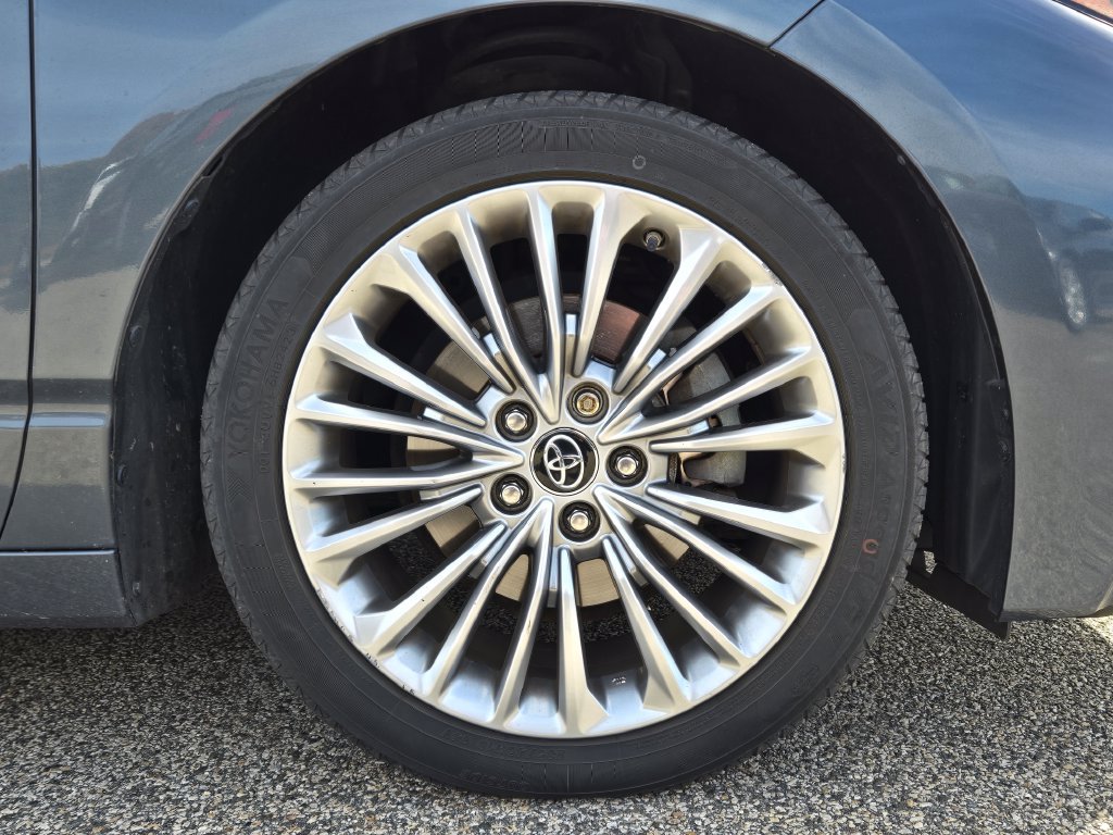 Used 2019 Toyota Avalon Limited w/ Advanced Safety Package FWD image 9