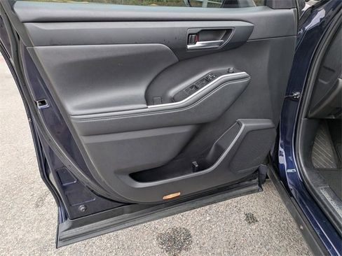 Certified 2023 Toyota Highlander XSE image 12