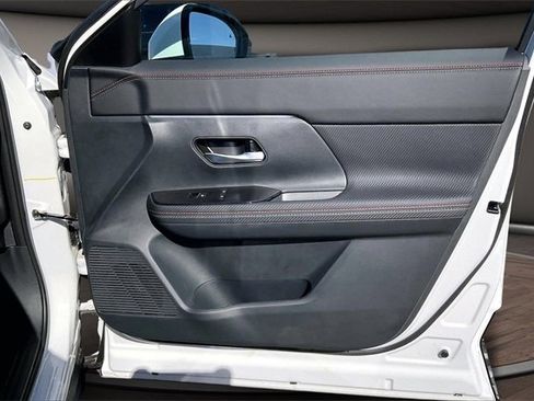 Certified 2025 Nissan Kicks SR image 22