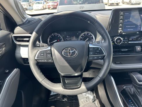 Used 2021 Toyota Highlander Limited FWD image 53