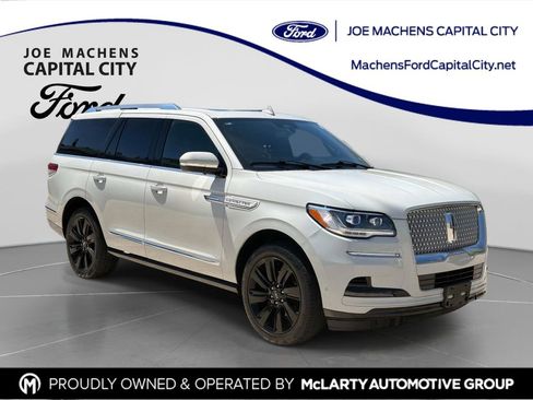 Used 2023 Lincoln Navigator Reserve AWD/4WD image 1
