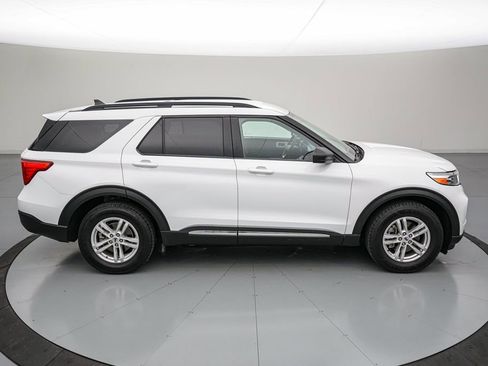 Certified 2024 Ford Explorer XLT w/ Equipment Group 202A AWD/4WD image 4
