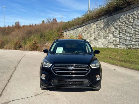 Used 2017 Ford Escape SE w/ SE Sport Appearance Package AWD/4WD image 10