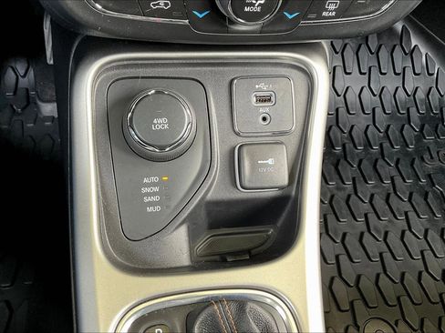 Used 2021 Jeep Compass Latitude w/ Sun and Sound Group AWD/4WD image 15