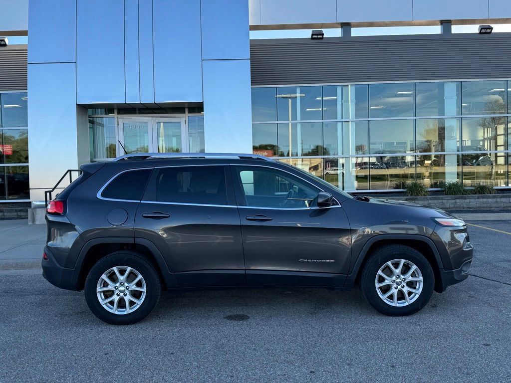 Used 2014 Jeep Cherokee Latitude w/ Comfort/Convenience Group AWD/4WD image 43