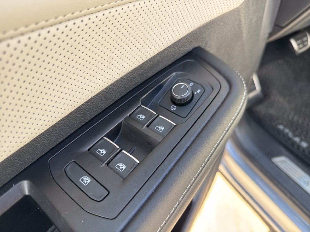Used 2026 Volkswagen Atlas Cross Sport SEL Premium R-Line AWD/4WD image 11