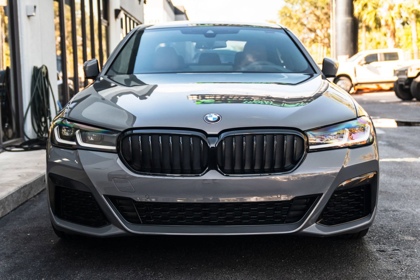Used 2021 BMW 530i w/ M Sport Package RWD image 2